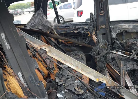 2016 Volvo Xc90 T6 Momentum z USA, uszkodzony, nr VIN YV4A22PK6G1064725